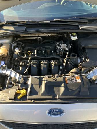 2017 Ford Focus SE 4dr Sedan Manual — photo 5