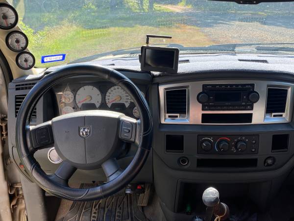 2007 Dodge RAM 3500 SLT 4x4 Regular Cab 140.5 in. WB DRW Automatic — photo 4