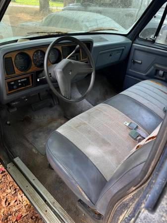 1987 Dodge D100 Pickup — photo 8