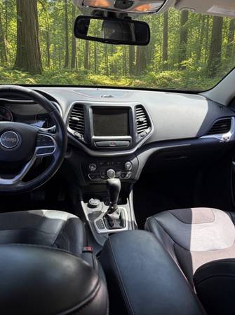 2017 Jeep Cherokee Trailhawk 4dr 4x4 Automatic — photo 5