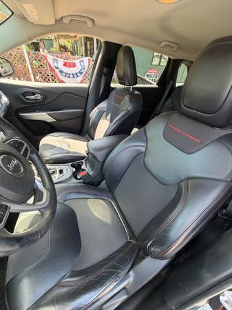 2017 Jeep Cherokee Trailhawk 4dr 4x4 Automatic — photo 6