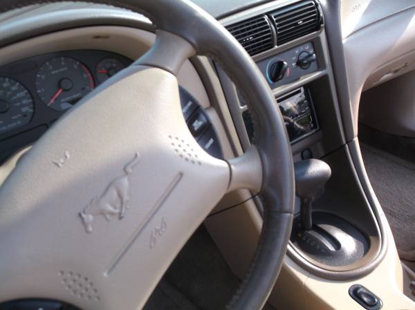 2001 Ford Mustang GT 2dr Coupe Manual — photo 12