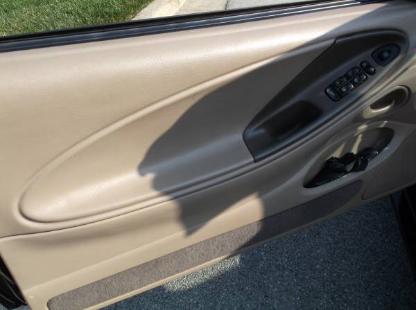 2001 Ford Mustang GT 2dr Coupe Manual — photo 10