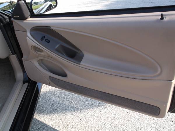 2001 Ford Mustang GT 2dr Coupe Manual — photo 7