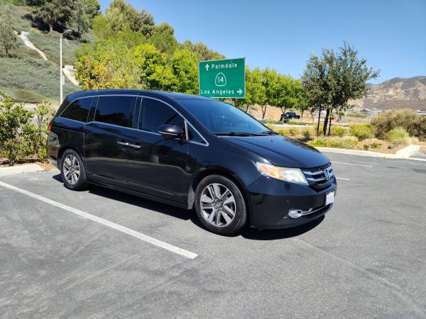 2014 Honda Odyssey Touring — photo 3