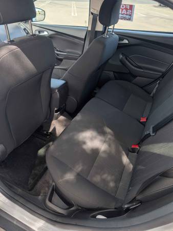2018 Ford Focus SE 4dr Sedan Manual — photo 8