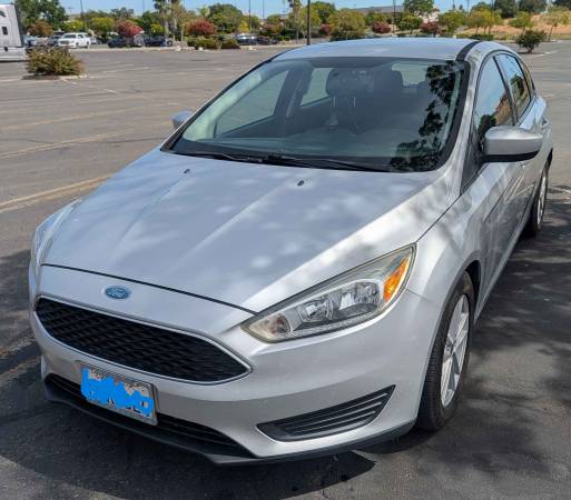 2018 Ford Focus SE 4dr Sedan Manual — photo 2