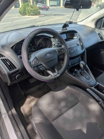 2018 Ford Focus SE 4dr Sedan Manual — photo 7