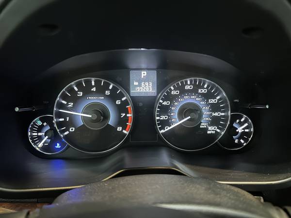 2011 Subaru Outback 3.6R Limited — photo 8