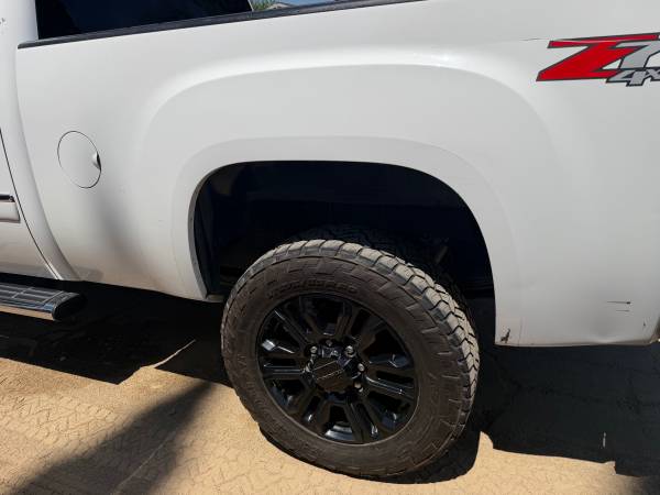 2011 GMC Sierra 2500hd SLT 4x4 Crew Cab 8 ft. box 167.7 in. WB Automatic — photo 9