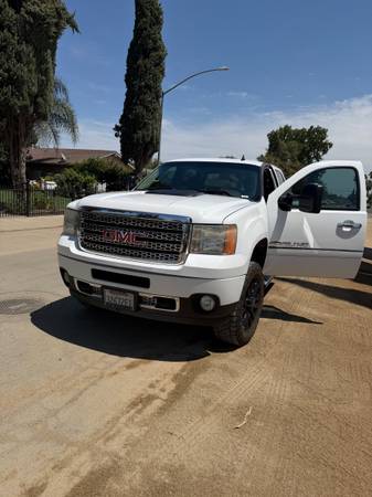 2011 GMC Sierra 2500hd SLT 4x4 Crew Cab 8 ft. box 167.7 in. WB Automatic — photo 1