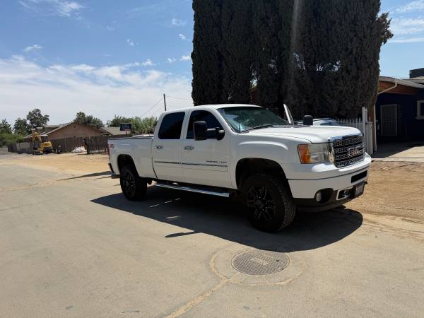 2011 GMC Sierra 2500hd SLT 4x4 Crew Cab 8 ft. box 167.7 in. WB Automatic — photo 3