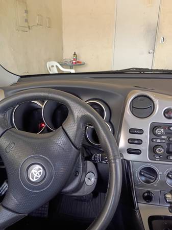 2004 Toyota Matrix XR Front-wheel Drive Hatchback Manual — photo 6
