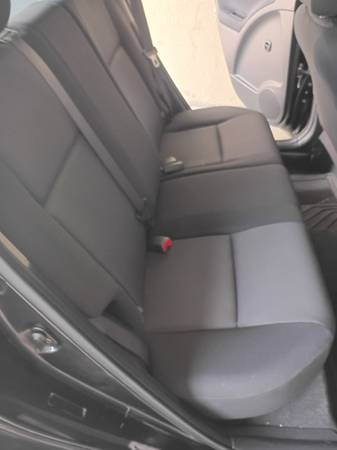 2004 Toyota Matrix XR Front-wheel Drive Hatchback Manual — photo 7