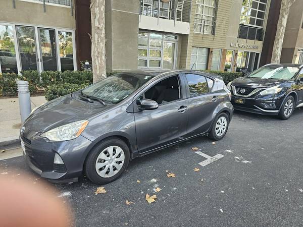 2014 Toyota Prius C Two 5dr Hatchback CVT — photo 2
