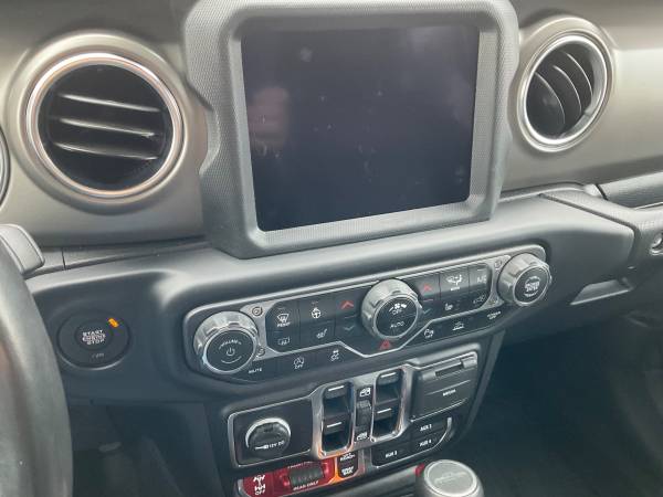 2022 Jeep Gladiator Rubicon 4dr 4x4 Crew Cab 5 ft. box Manual — photo 8