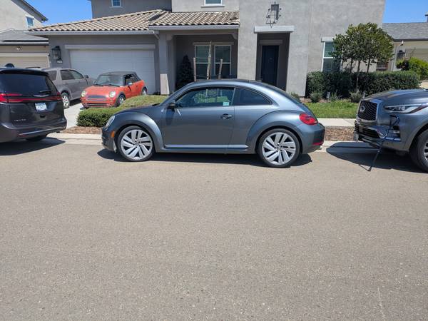2014 Volkswagen Beetle 1.8T 2dr Hatchback Manual — photo 4