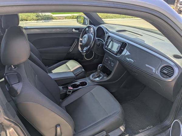 2014 Volkswagen Beetle 1.8T 2dr Hatchback Manual — photo 2