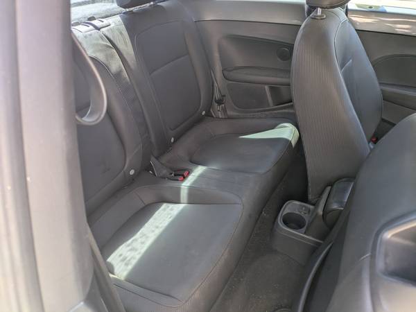 2014 Volkswagen Beetle 1.8T 2dr Hatchback Manual — photo 7