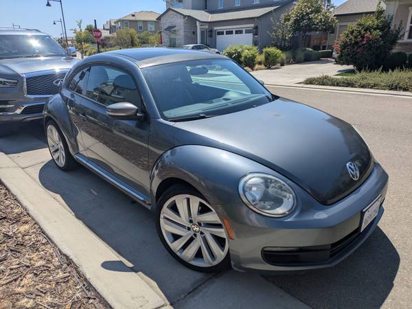 2014 Volkswagen Beetle 1.8T 2dr Hatchback Manual — photo 3