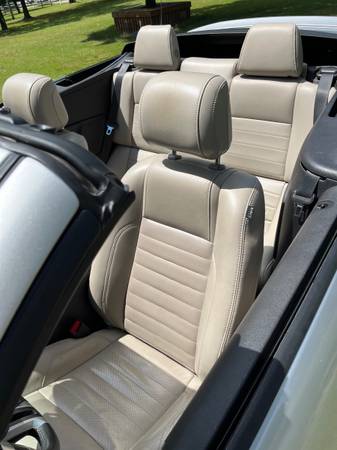 2013 Ford Mustang V6 Premium 2dr Convertible Manual — photo 5