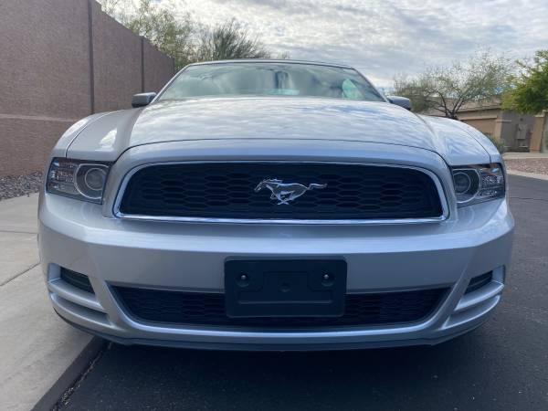2013 Ford Mustang V6 Premium 2dr Convertible Manual — photo 2