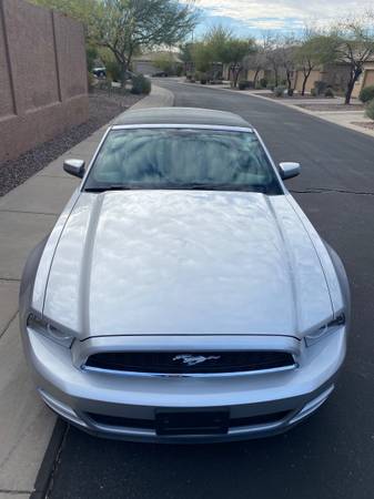 2013 Ford Mustang V6 Premium 2dr Convertible Manual — photo 1