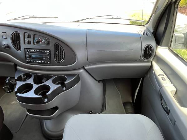 2006 Ford E-350 Super Duty Recreational — photo 11