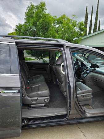 2013 Honda Odyssey EX Passenger Van Automatic — photo 1