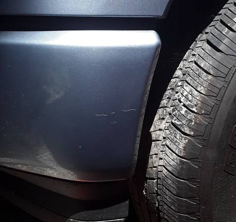 2022 Ford F-150 Lightning Lariat — photo 2