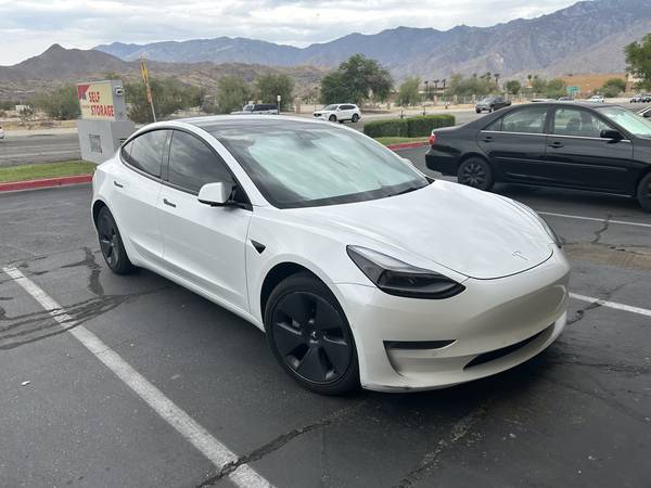2022 Tesla Model 3 Base — photo 1