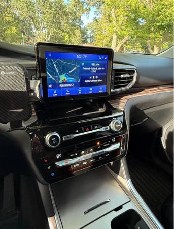 2021 Ford Explorer Limited — photo 2