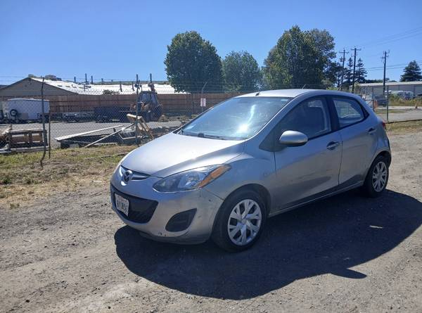 2012 Mazda Mazda2 Sport 4dr Hatchback Manual — photo 3