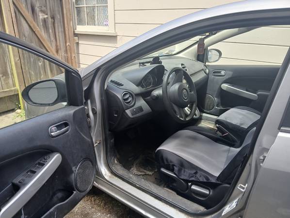 2012 Mazda Mazda2 Sport 4dr Hatchback Manual — photo 9