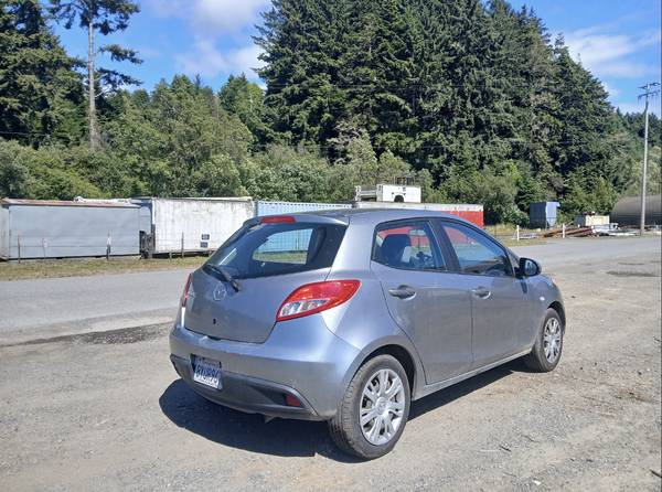 2012 Mazda Mazda2 Sport 4dr Hatchback Manual — photo 4
