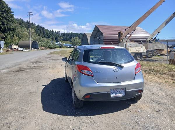2012 Mazda Mazda2 Sport 4dr Hatchback Manual — photo 2