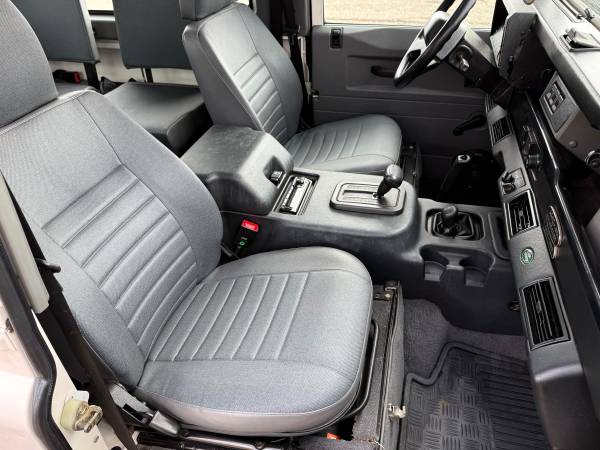 1997 Land Rover Defender S — photo 12
