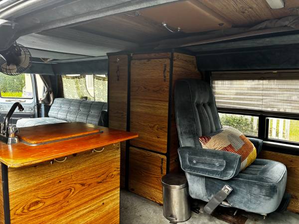 1988 Dodge RAM 150 Base 2dr Standard Cab SB — photo 5