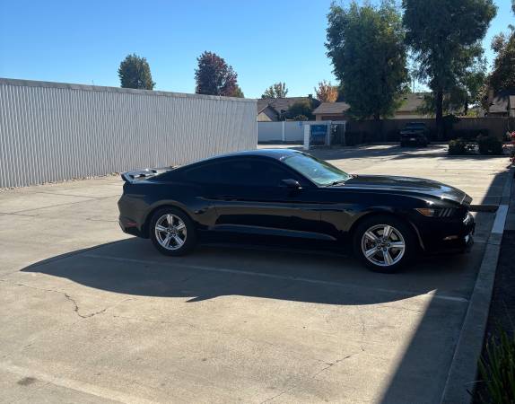 2016 Ford Mustang V6 2dr Fastback Manual — photo 3