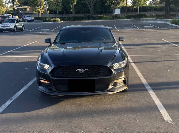 2016 Ford Mustang V6 2dr Fastback Manual — photo 2