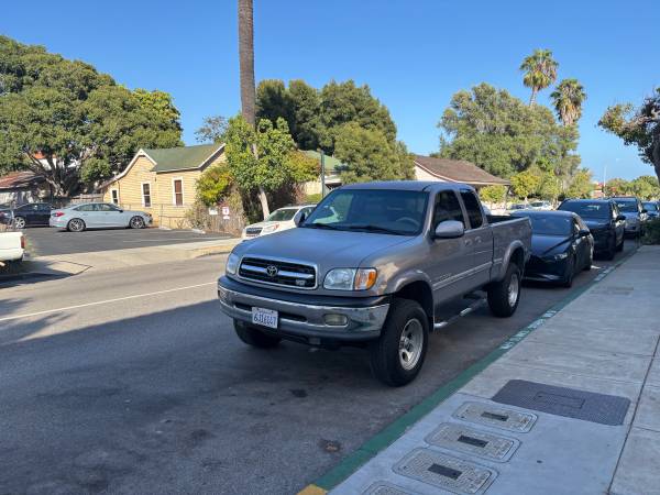 2000 Toyota Tundra SR5 V8 2dr 4x4 Regular Cab 8 ft. box Automatic — photo 1