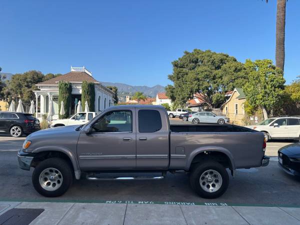 2000 Toyota Tundra SR5 V8 2dr 4x4 Regular Cab 8 ft. box Automatic — photo 3