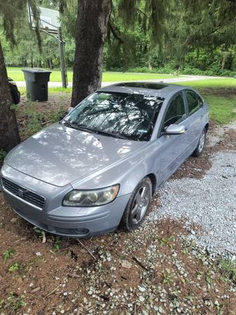 2005 Volvo V40 — photo 1