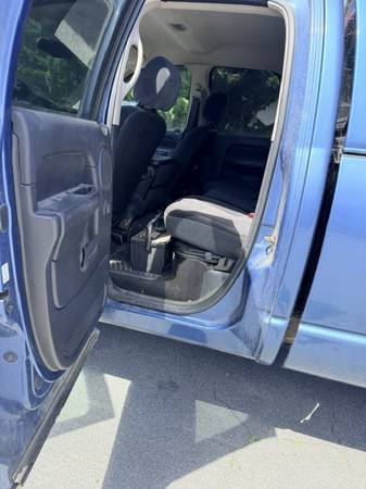 2004 Dodge RAM 2500 ST 4x4 Quad Cab 160.5 in. WB Manual — photo 5