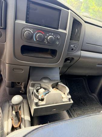 2004 Dodge RAM 2500 ST 4x4 Quad Cab 160.5 in. WB Manual — photo 7
