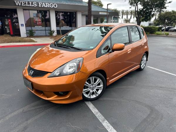 2011 Honda FIT Base 4dr Front-wheel Drive Hatchback Manual — photo 1