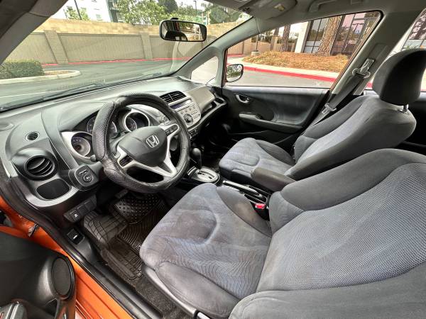 2011 Honda FIT Base 4dr Front-wheel Drive Hatchback Manual — photo 6