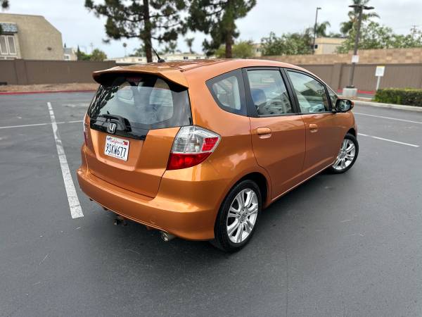 2011 Honda FIT Base 4dr Front-wheel Drive Hatchback Manual — photo 5