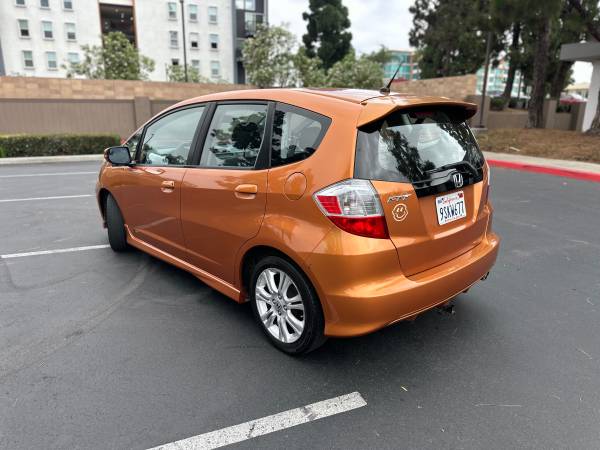 2011 Honda FIT Base 4dr Front-wheel Drive Hatchback Manual — photo 4