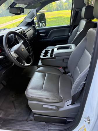 2018 Chevrolet Truck — photo 4
